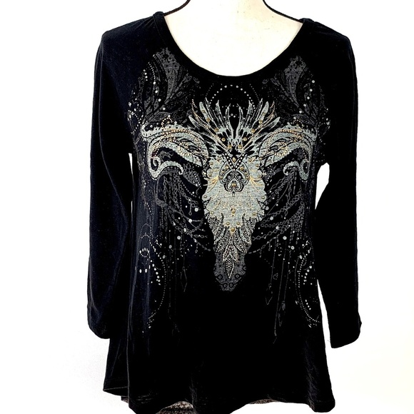 Miss Me Medium Knit Top Hi Low Blk Studded Graphic - Picture 1 of 8